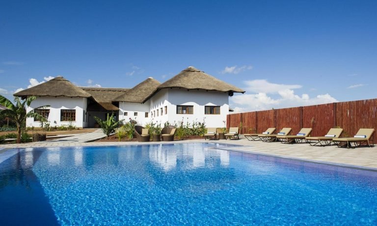 Farm_House_Valley_-_Swimming_pool-1803x1080