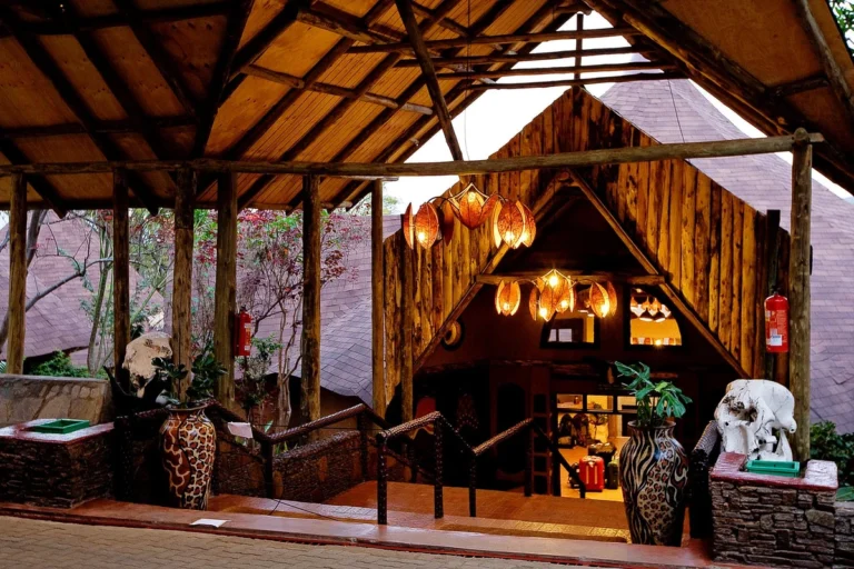 masai-mara-sopa-lodge-exteriors-entrance-01~-~media--3f079e97--query