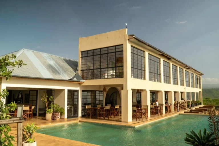 Infinity-pool-at-Manyara-Best-View-Lodge-Spa-with-sweeping-views-over-the-African-savannah-and-Lake-Manyara-1024x683