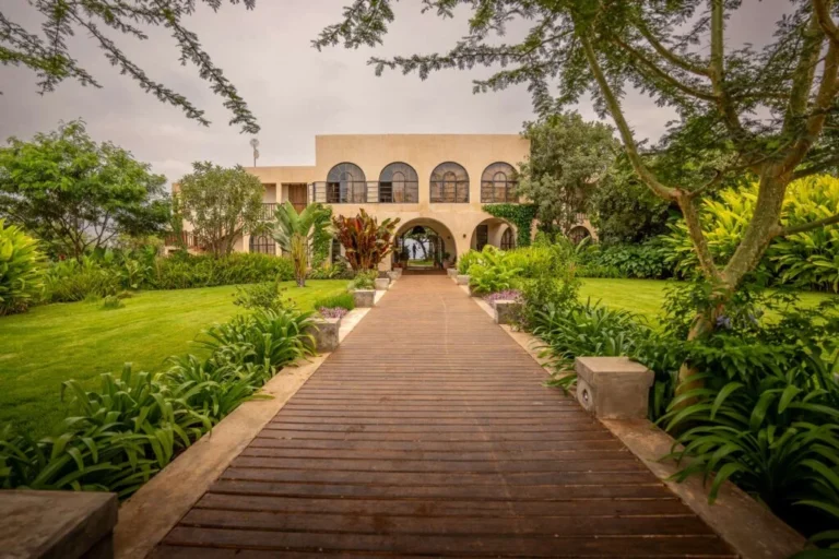 Manyara-Best-View-Lodge-Spa-perched-on-the-Rift-Valley-Escarpment-with-panoramic-views-of-Lake-Manyara-Tanzania-2-1024x683